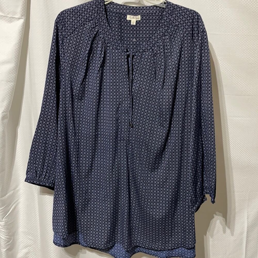 Antilia Femme 3x navy pattern hi low hemline blouse nwot